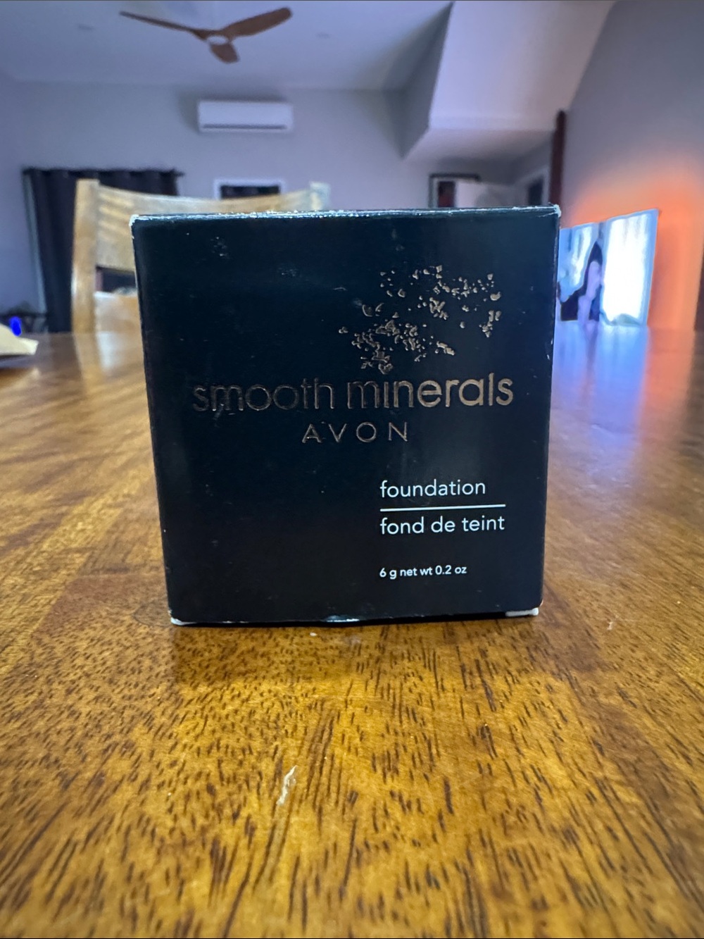 NIB Avon Smooth Minerals Foundation M201 Medium Beige
